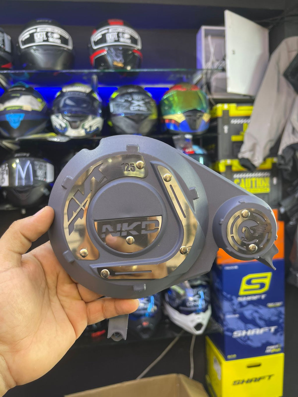 Kit Tapa Motor AKT NKD 125 morado - vista lateral