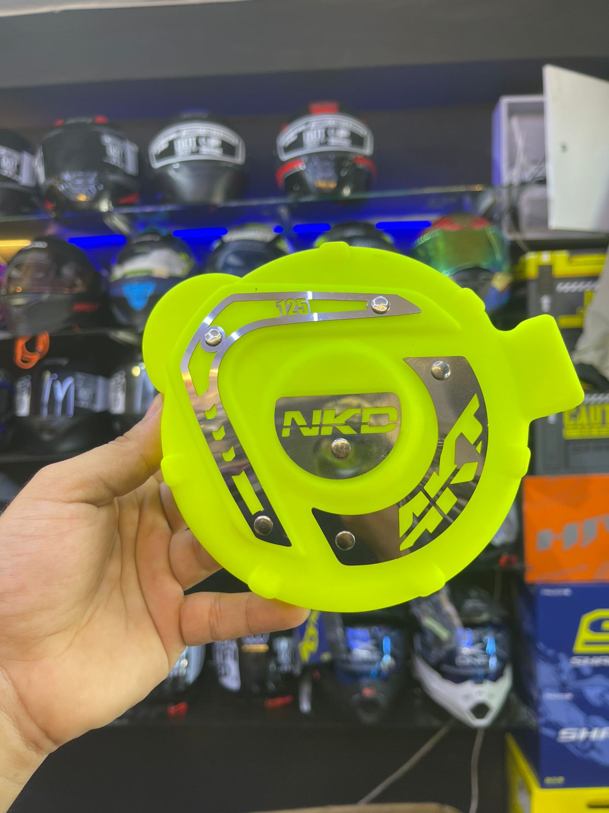 Kit Tapa Motor AKT NKD 125 gris - vista lateral